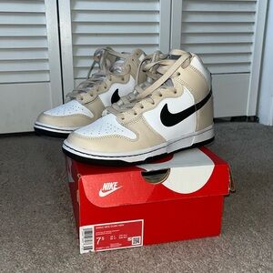 Women’s Nike Dunk High Sanddrift